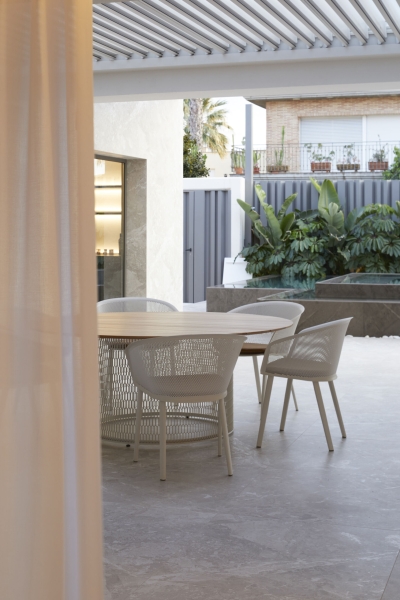 Tucked Behind This Minimalist Home Is a Backyard Oasis