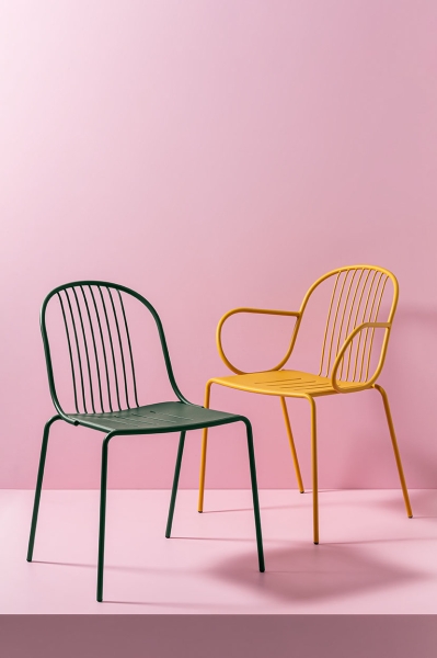 A gesture of grace: outdoor seating with poetic simplicity