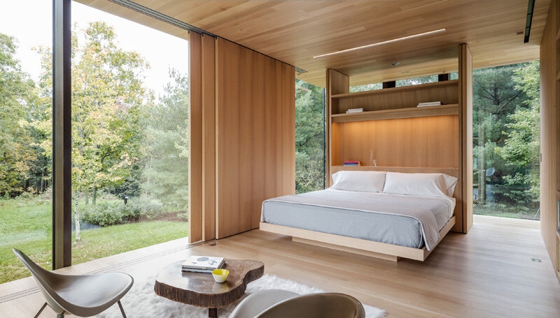 A Glass Guest House Blends Effortless Design with Nature