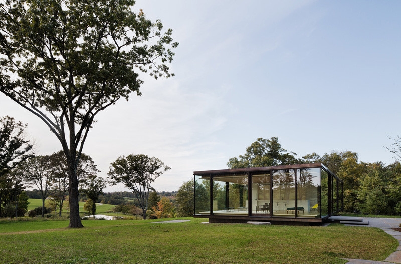 A Glass Guest House Blends Effortless Design with Nature