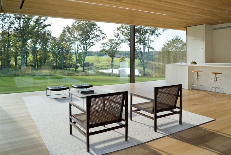 A Glass Guest House Blends Effortless Design with Nature