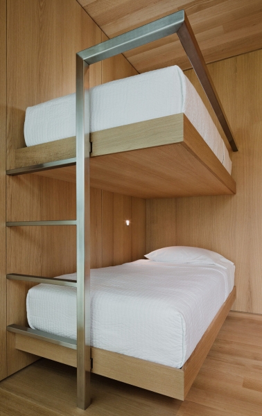 A Glass Guest House Blends Effortless Design with Nature