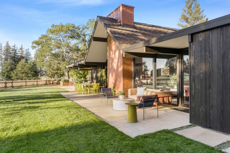 A Mid-Century Modern Home Reimagined for a Family in California