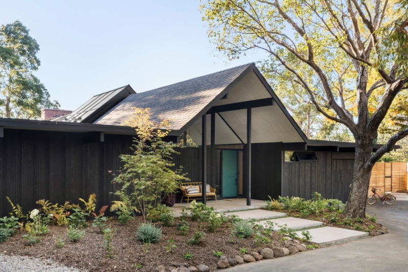A Mid-Century Modern Home Reimagined for a Family in California