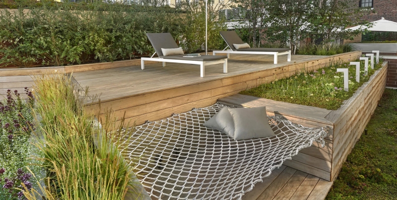 A Rooftop Garden That Turned a City View into a Private Oasis