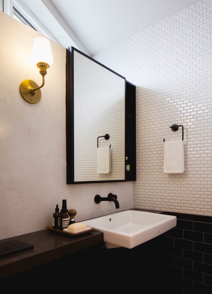 How Two Bold Colors Transformed This Apartment