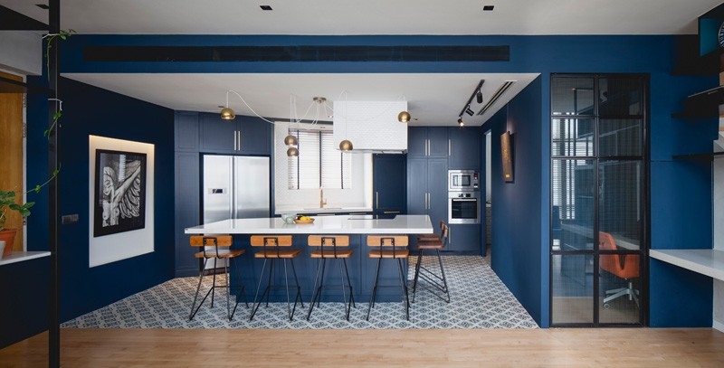 How Two Bold Colors Transformed This Apartment