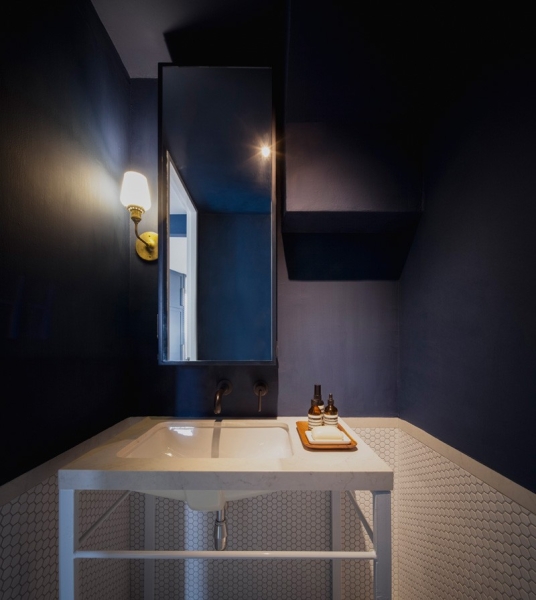 How Two Bold Colors Transformed This Apartment