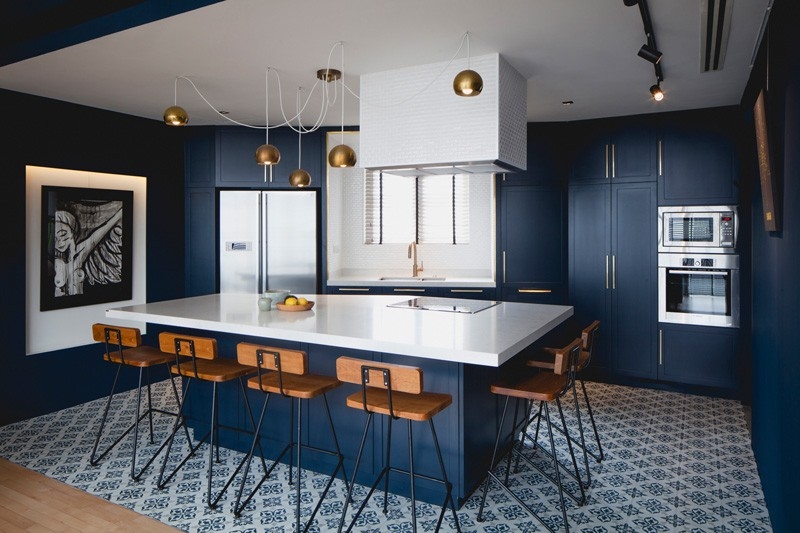 How Two Bold Colors Transformed This Apartment