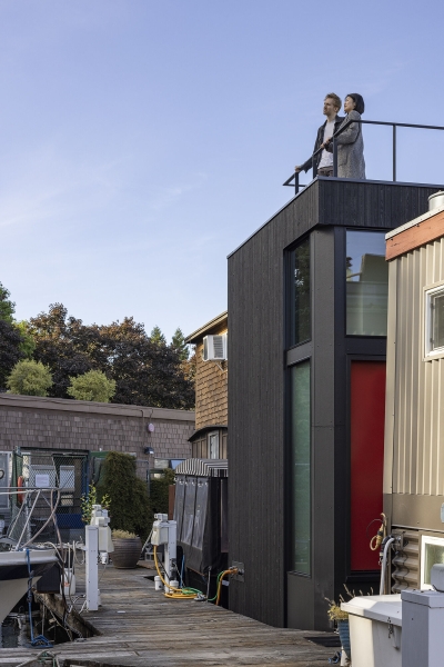 Inside a Houseboat That Feels Like a Home