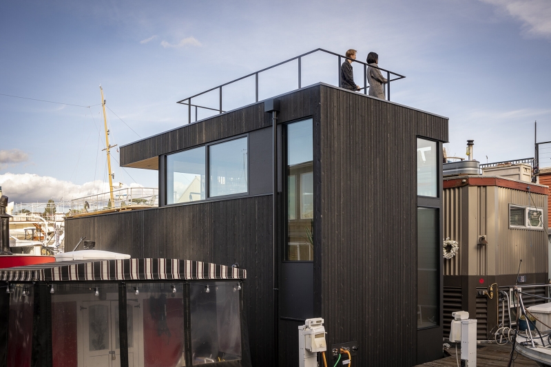 Inside a Houseboat That Feels Like a Home
