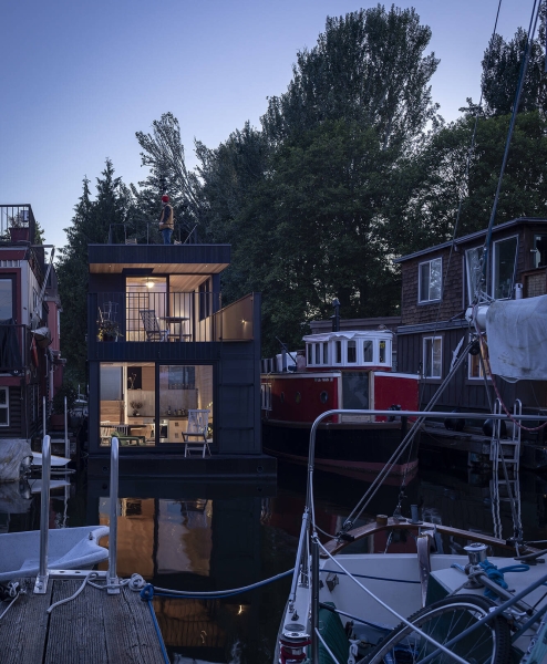 Inside a Houseboat That Feels Like a Home