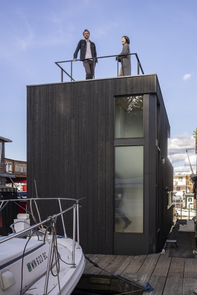Inside a Houseboat That Feels Like a Home