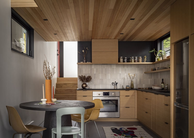 Inside a Houseboat That Feels Like a Home