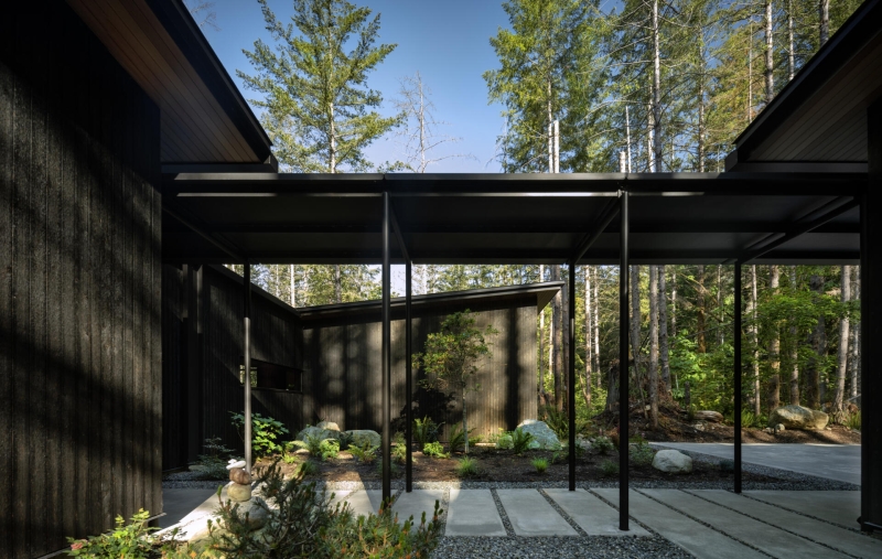 Inside the Forest Home That’s All About Light, Space, and Simplicity