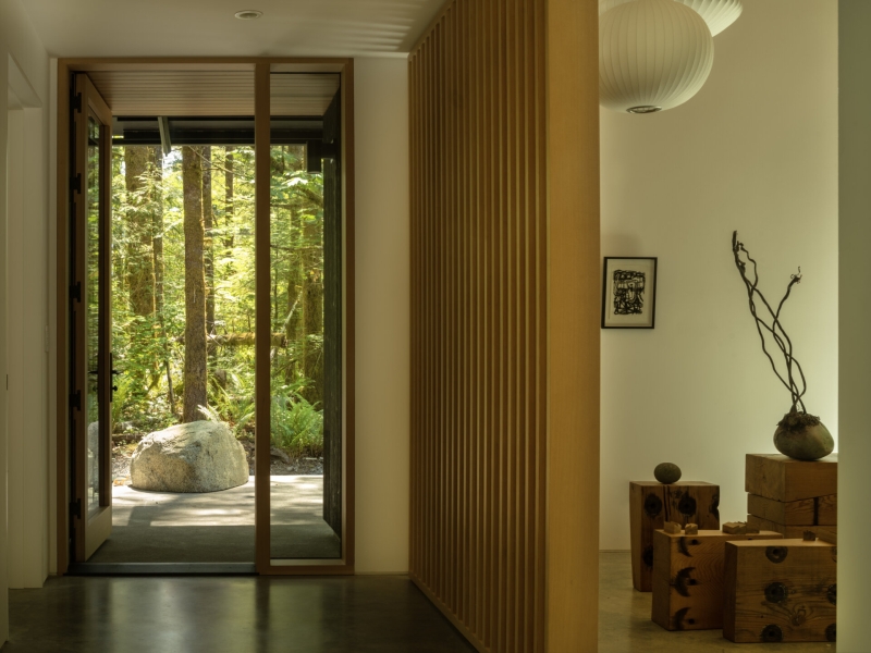 Inside the Forest Home That’s All About Light, Space, and Simplicity