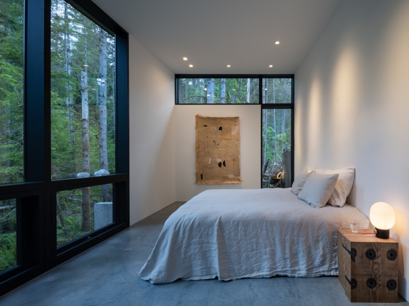 Inside the Forest Home That’s All About Light, Space, and Simplicity