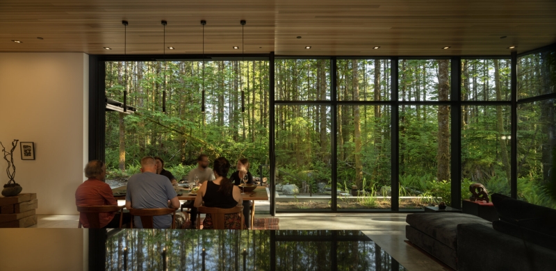 Inside the Forest Home That’s All About Light, Space, and Simplicity