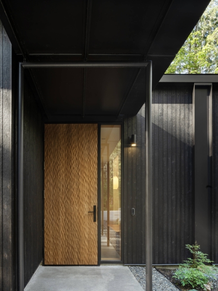 Inside the Forest Home That’s All About Light, Space, and Simplicity