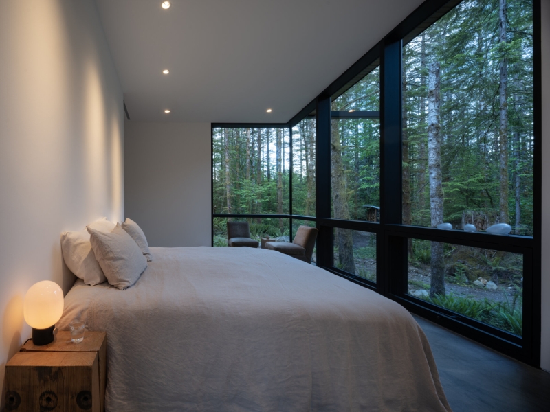 Inside the Forest Home That’s All About Light, Space, and Simplicity