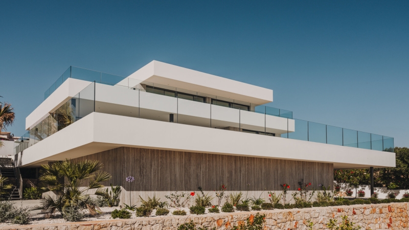 The Clean Crisp Design of This Home Is Pure Zen