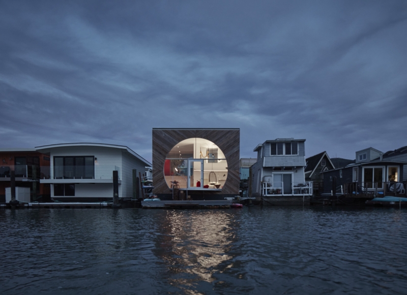 The Light-Filled Houseboat Redefining Waterfront Style