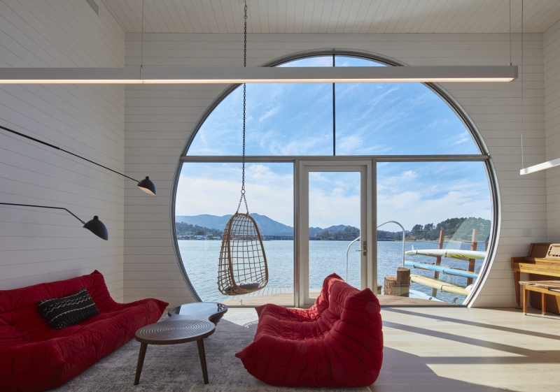 The Light-Filled Houseboat Redefining Waterfront Style