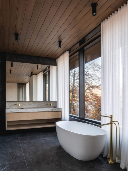 The Stunning Cliffside Home That Makes You Feel Like You’re Living in the Trees