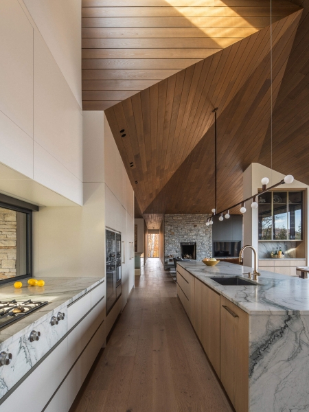The Stunning Cliffside Home That Makes You Feel Like You’re Living in the Trees