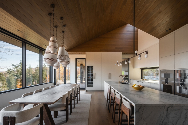 The Stunning Cliffside Home That Makes You Feel Like You’re Living in the Trees