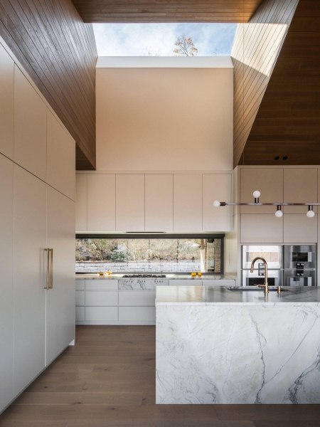 The Stunning Cliffside Home That Makes You Feel Like You’re Living in the Trees