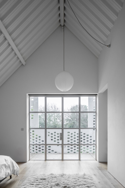 This Home Reimagines Tudor Style With a Modern Twist