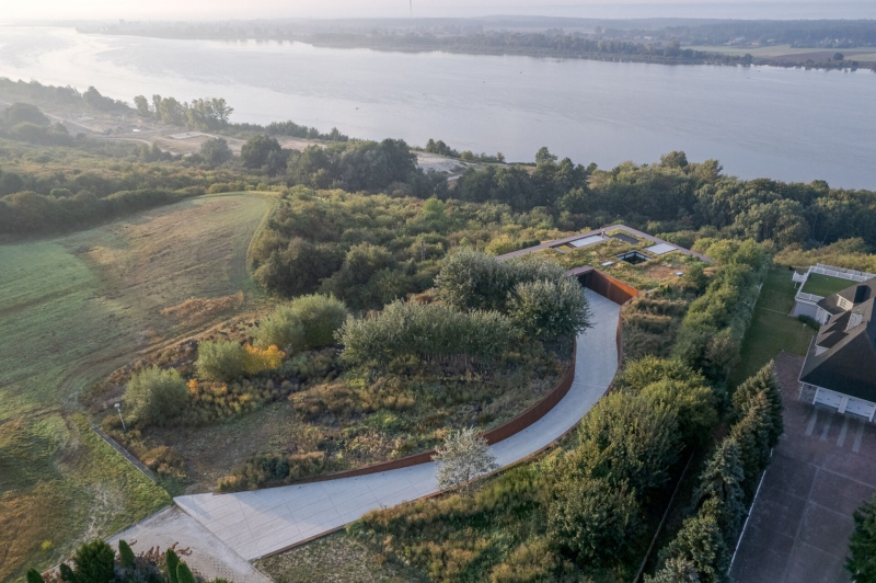 This Home’s Roof Is a Garden, and That’s Just the Beginning