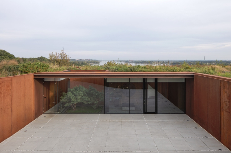This Home’s Roof Is a Garden, and That’s Just the Beginning