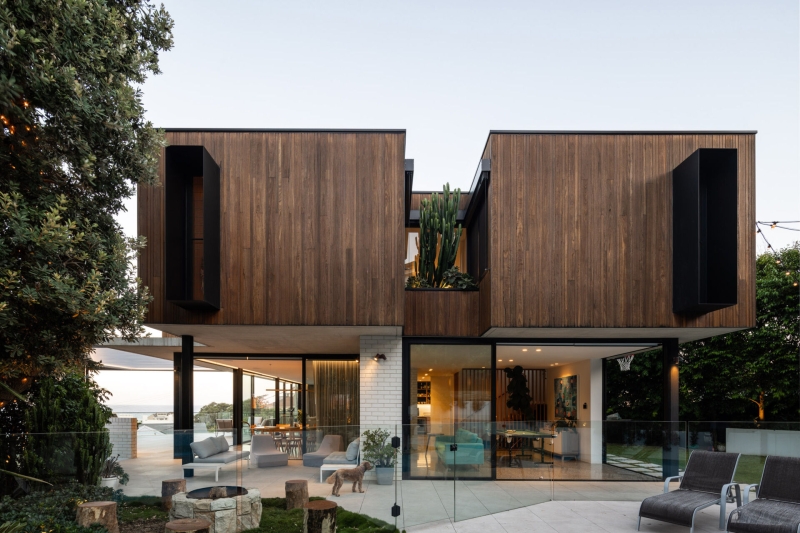 A Coastal Dream Home That Appears to Hover Above the Landscape