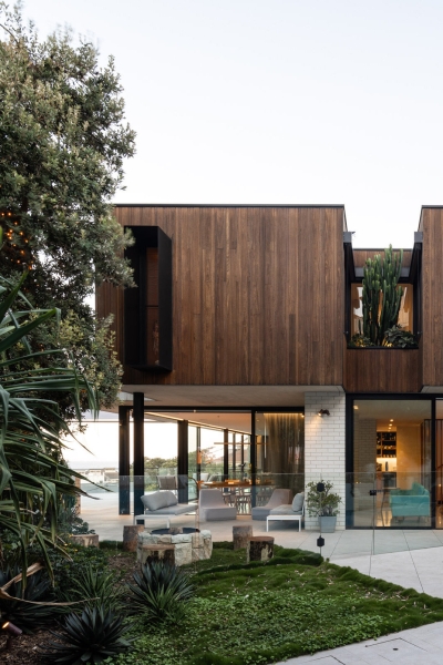A Coastal Dream Home That Appears to Hover Above the Landscape