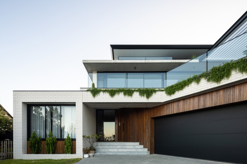A Coastal Dream Home That Appears to Hover Above the Landscape