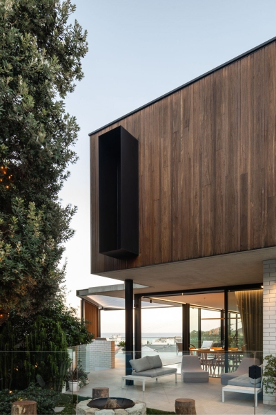 A Coastal Dream Home That Appears to Hover Above the Landscape