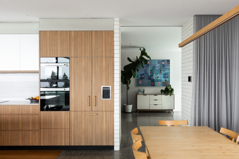 A Coastal Dream Home That Appears to Hover Above the Landscape