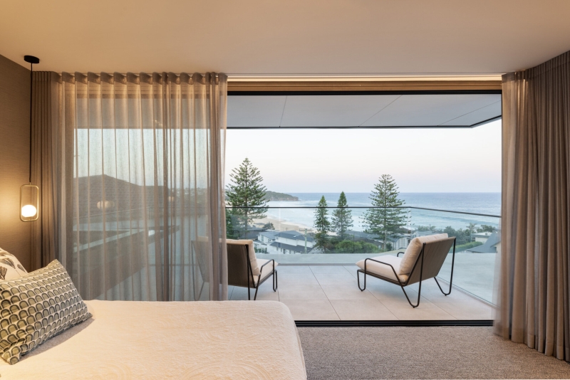 A Coastal Dream Home That Appears to Hover Above the Landscape
