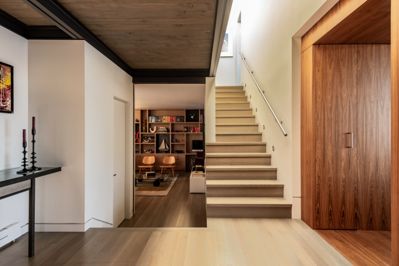 A Floating Home That Blurs Indoor and Outdoor Living