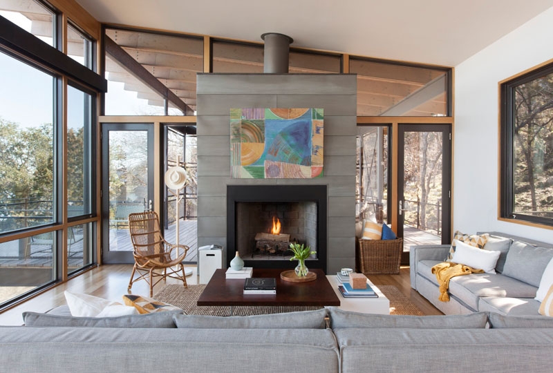 A Glass and Wood Lake House That Seems to Float Among the Trees
