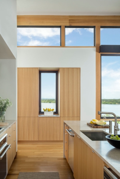 A Glass and Wood Lake House That Seems to Float Among the Trees