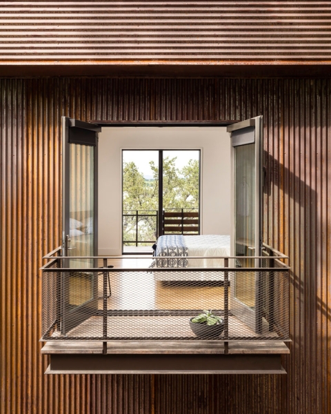 A Glass and Wood Lake House That Seems to Float Among the Trees