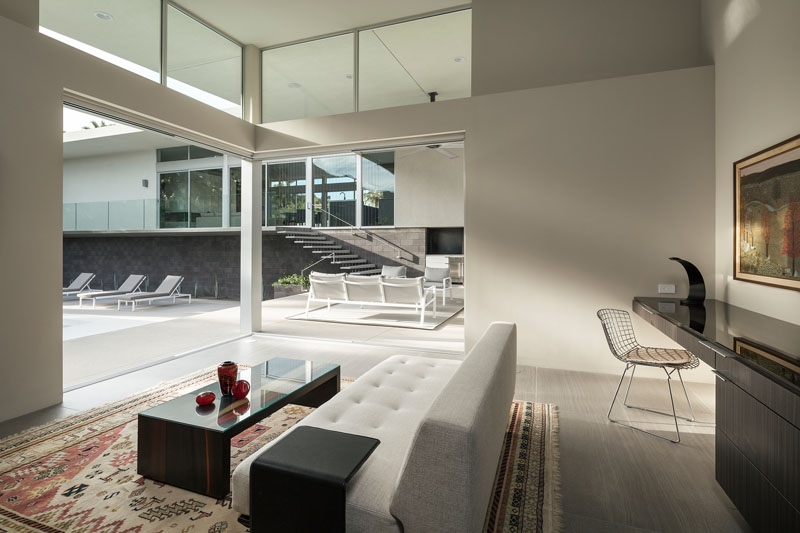 A Home That Balances Sleek Modernism With Mid-Century Palm Springs Flair