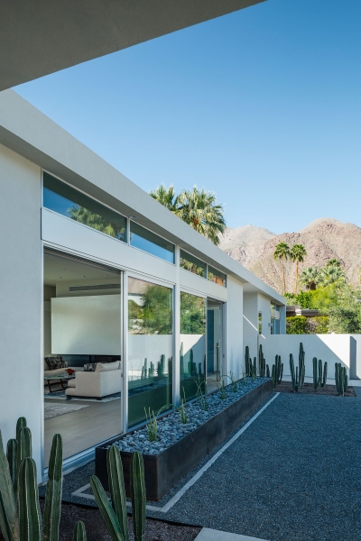 A Home That Balances Sleek Modernism With Mid-Century Palm Springs Flair