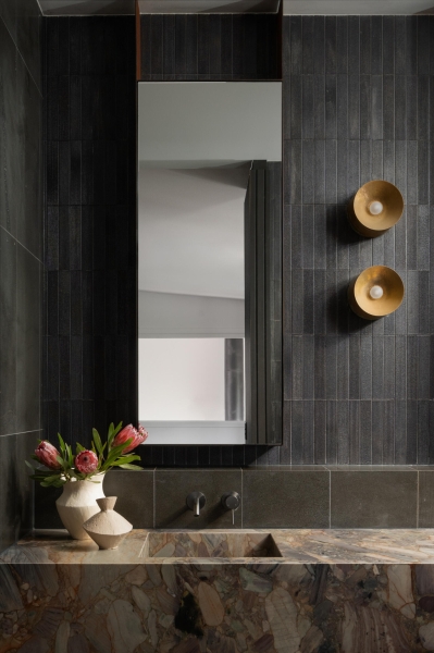 Dark and Dramatic: Inside a Kitchen That Redefines Modern Luxury