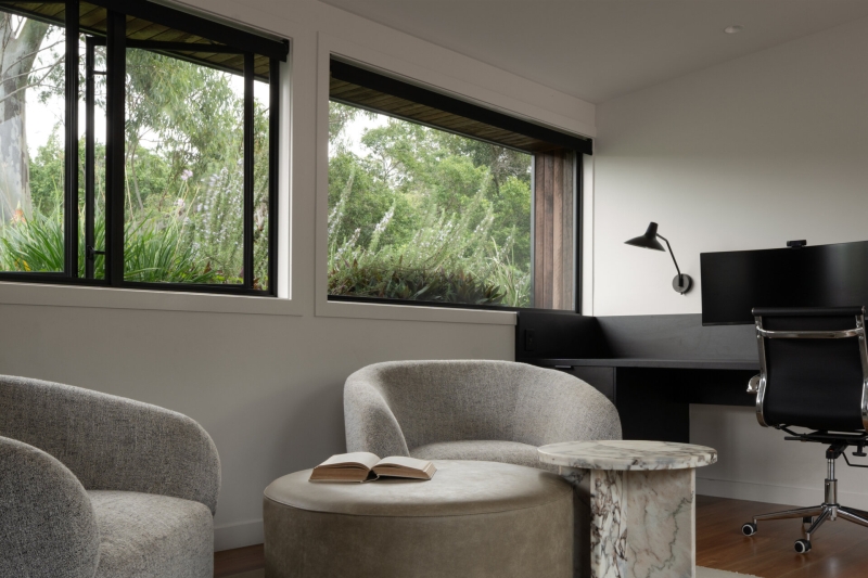 Dark and Dramatic: Inside a Kitchen That Redefines Modern Luxury