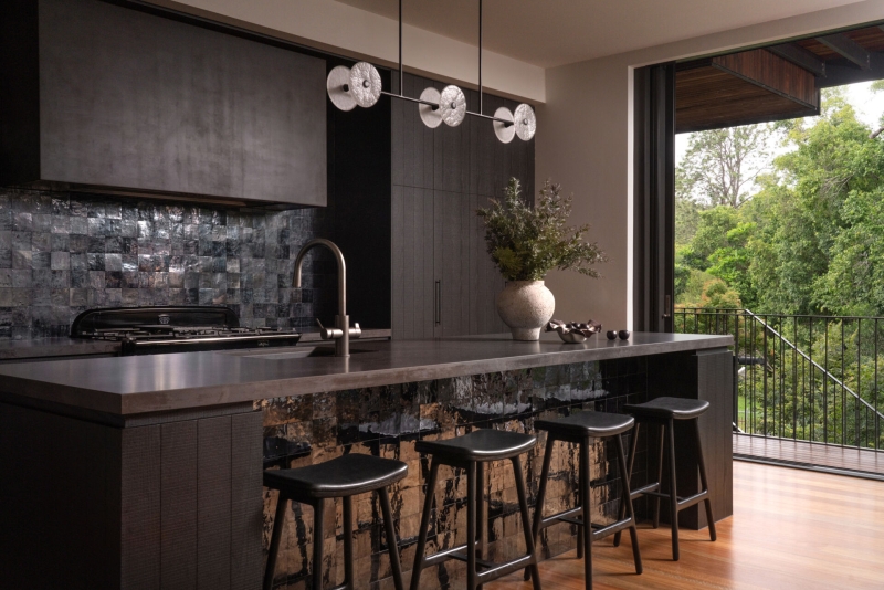Dark and Dramatic: Inside a Kitchen That Redefines Modern Luxury