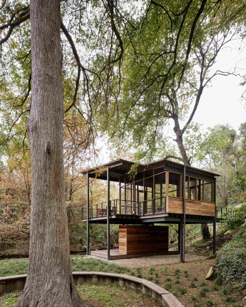 Floating over a creek, this elevated hideaway turns the forest into a living room